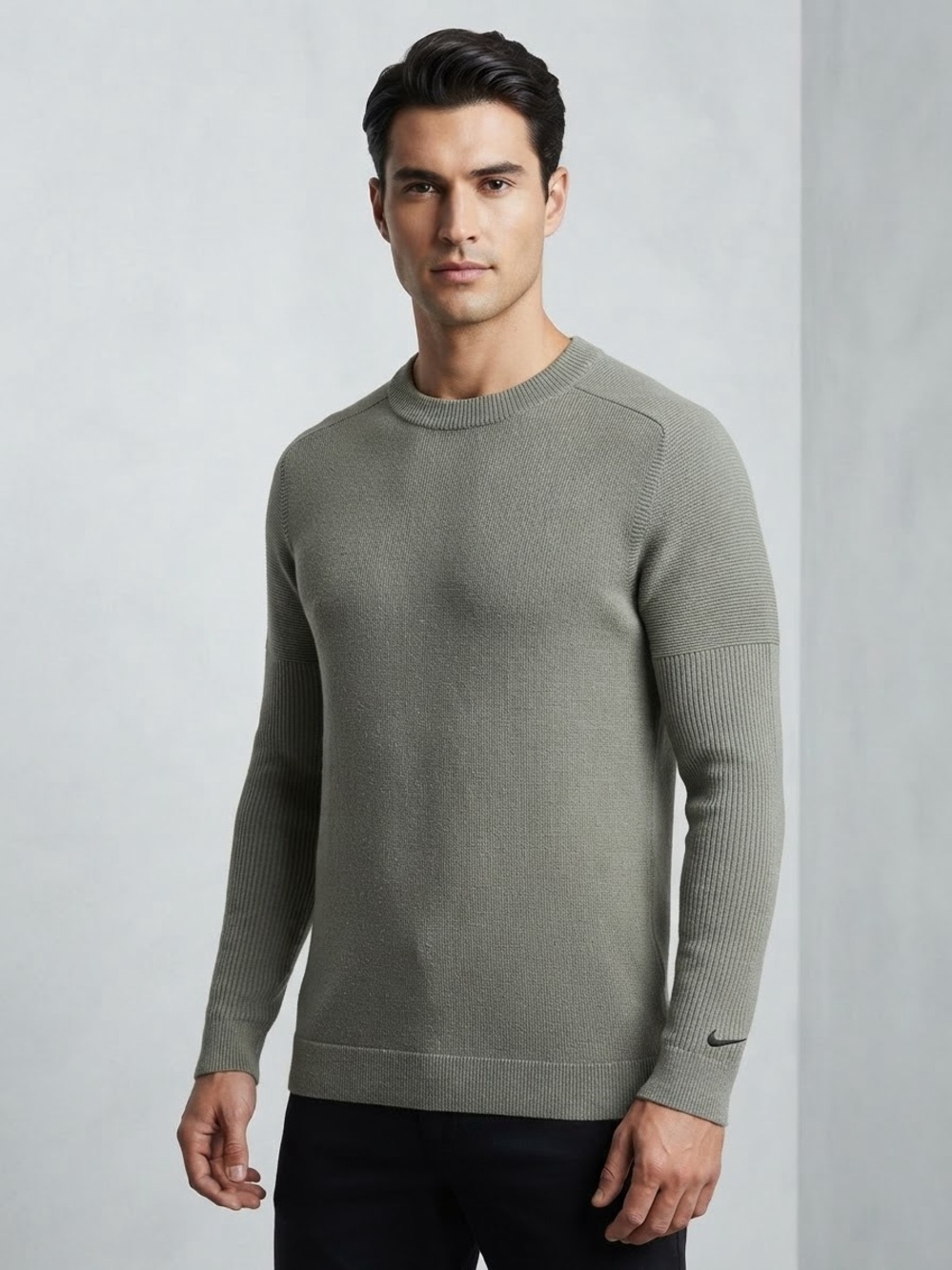 Nike Men's Crewneck Sweater in Olive
